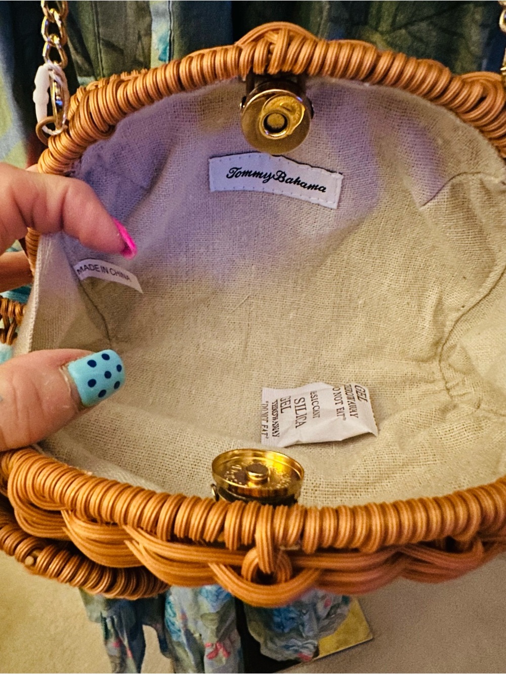 NWT Tommy Bahama natural rattan elephant crossbody bag - Picture 2 of 3